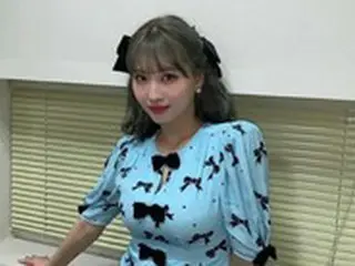 「TWICE」のモモ、歴代級のグラマラスなスタイルで近況報告…空色ワンピでラブリーさを演出