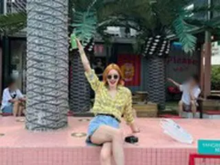 タレントのキム・セロム、 突然の雲隠れ宣言…ビーチでビール姿