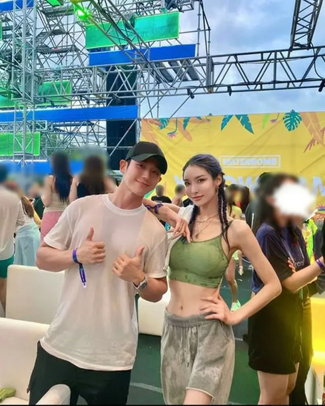 俳優チョン・ヘインもWATERBOMBに？…美しきモデルソン・カラムが2ショットを公開（画像提供:wowkorea）
