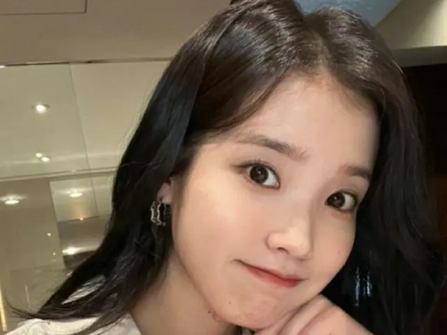 “来日中のオフショット？”IU（イ・ジウン）、圧巻の女優オーラ発散…映画「ベイビー・ブローカー」で好演（画像提供:wowkorea）