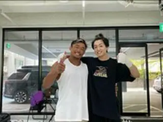 「BTS」ジョングク、秋山成勲とスパーリング