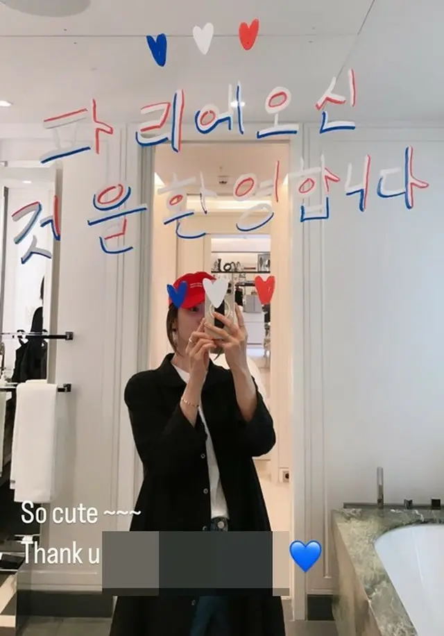 女優ソン・ヘギョ、ここはパリでも韓国語でメッセージ…グローバルな人気を実証（画像提供:wowkorea）