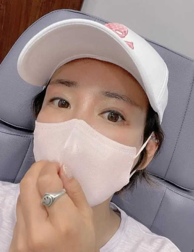 “眉下リフティング整形告白”女優イ・サンア、抜糸後の童顔美貌ぶり公開「大満足」（画像提供:wowkorea）