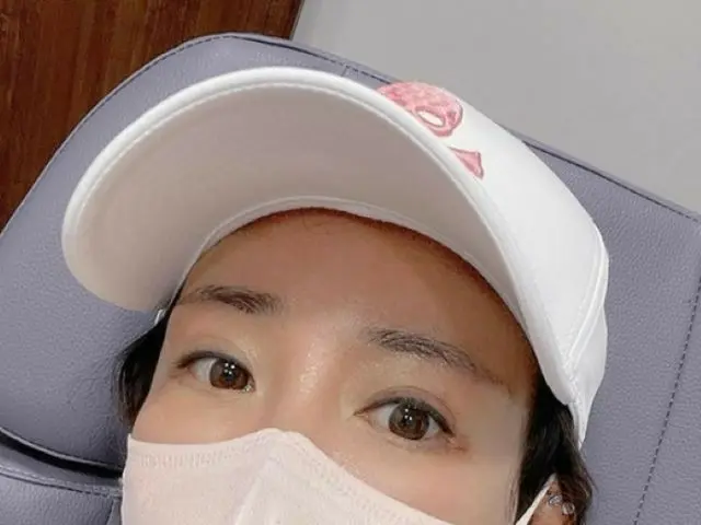 “眉下リフティング整形告白”女優イ・サンア、抜糸後の童顔美貌ぶり公開「大満足」（画像提供:wowkorea）