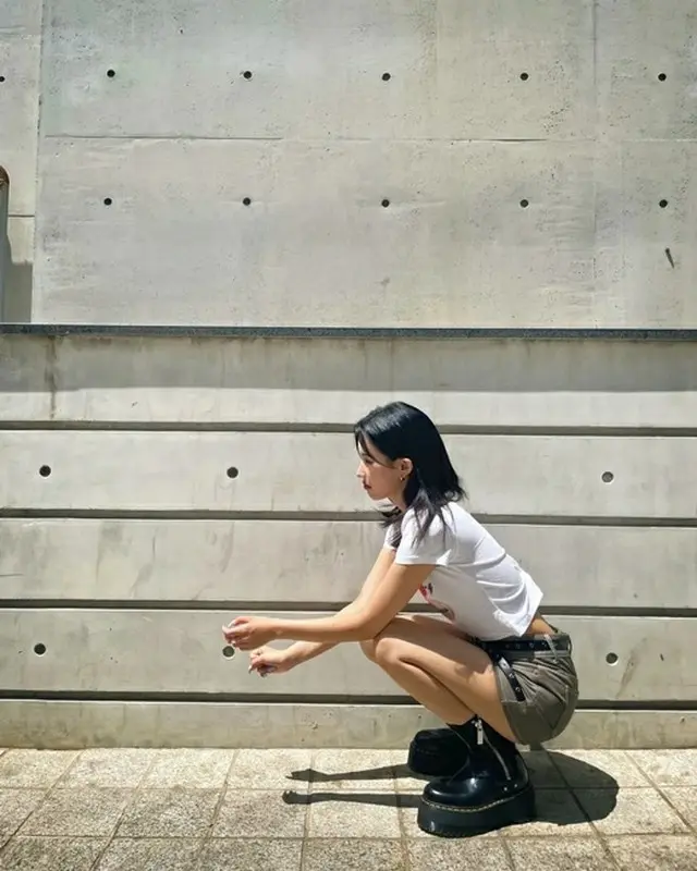「(G)I-DLE」SOYEON、細すぎるウエスト…ベルトをしても腰回りが“ぶかぶか”（画像提供:wowkorea）