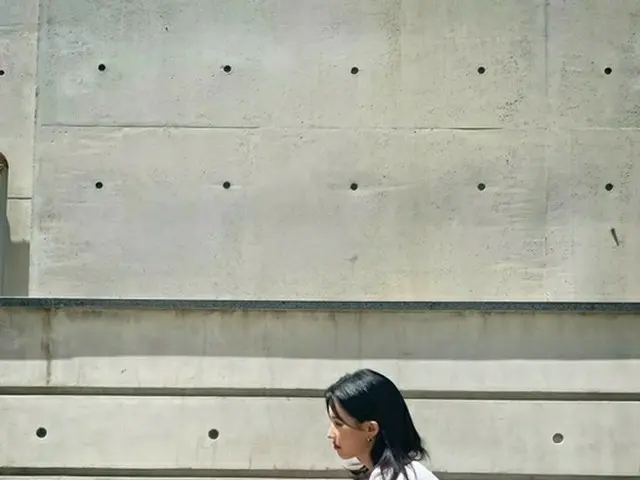 「(G)I-DLE」SOYEON、細すぎるウエスト…ベルトをしても腰回りが“ぶかぶか”（画像提供:wowkorea）