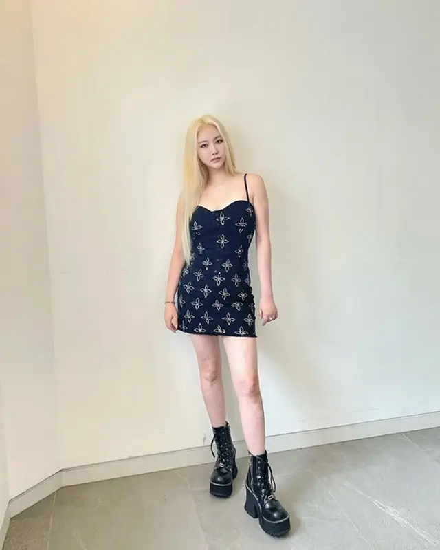 「BraveGirls」ミニョン、ボリューム感あるスタイルに金髪で人形のようなビジュアル（画像提供:wowkorea）