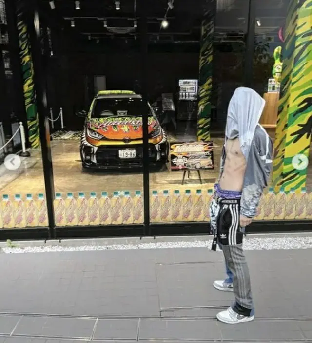 “パパアイドル”BOBBY（iKON）、東京の街で上半身露出？（画像提供:wowkorea）