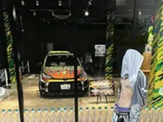 “パパアイドル”BOBBY（iKON）、東京の街で上半身露出？