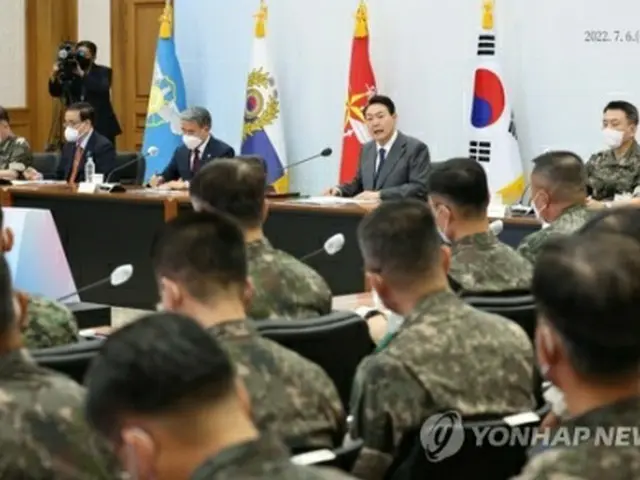 全軍主要指揮官会議で発言する尹大統領＝6日、鶏竜（聯合ニュース）