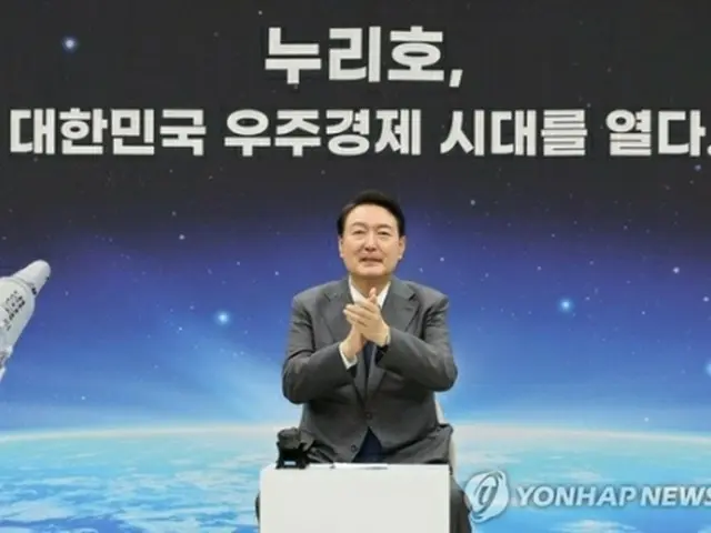 韓国航空宇宙研究院を訪問した尹錫悦（ユン・ソクヨル）大統領＝6日、大田（聯合ニュース）