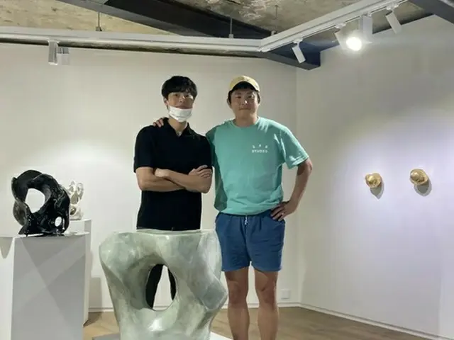 ウェブトゥーン作家「ギアン84」、”イケメン”キム・チュンジェの作品よりも視線を奪う「衝撃のお腹ズボン」（画像提供:wowkorea）
