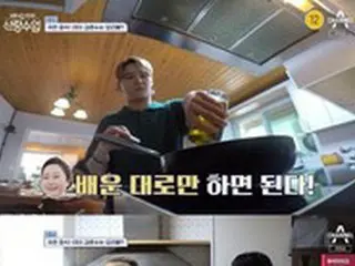 キム・ジュンス、大騒ぎでも沈着冷静…”タッカルビ”料理大成功！