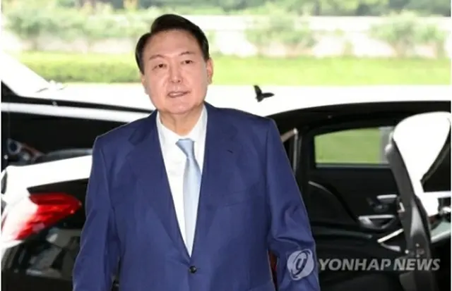 竜山の大統領室庁舎に入る尹錫悦（ユン・ソクヨル）大統領＝（聯合ニュース）
