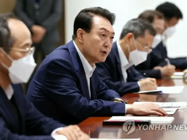 非常経済民生会議を主宰する尹錫悦大統領＝８日、ソウル（聯合ニュース）