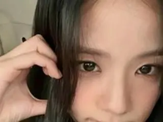 JISOO（BLACKPINK）、「クラス」が違う美しさ…”人間高級ブランド”の美貌で放つ頬ハート