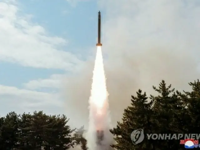 ２０２０年に北朝鮮・朝鮮中央通信が発射を報じた放射砲＝（聯合ニュース）≪転載・転用禁止≫