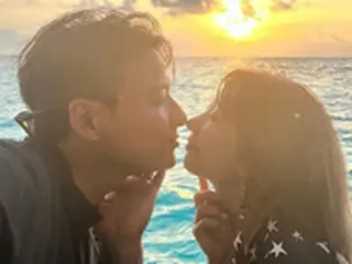 歌手イ・ジフン＆妻アヤネさん、キスまで何秒前？モルディブでのロマンティックな瞬間をキャッチ「このまま永遠に」