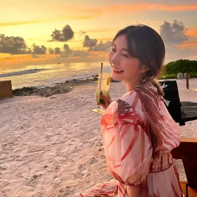 歌手イ・ジフンの妻アヤネさん、「酔ってはいません、しらふです」…新婚旅行先のモルディブの夕日を回想（画像提供:wowkorea）