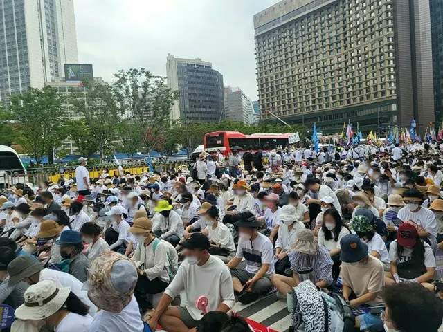 ソウル都心で3年ぶりのクィア祭…反対集会も激烈＝韓国（画像提供:wowkorea）