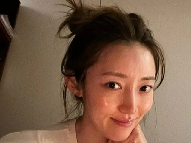 “歌手イム・チャンジョンの妻“ソ・ハヤン、夜に輝くみずみずしい肌…「トナーパックが何だって」（画像提供:wowkorea）