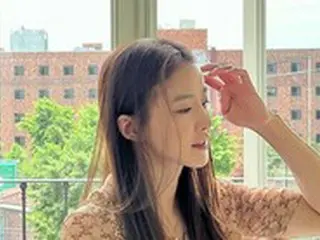 女優イ・シヨン、センスが光るコーディネート…一つのブランドで統一