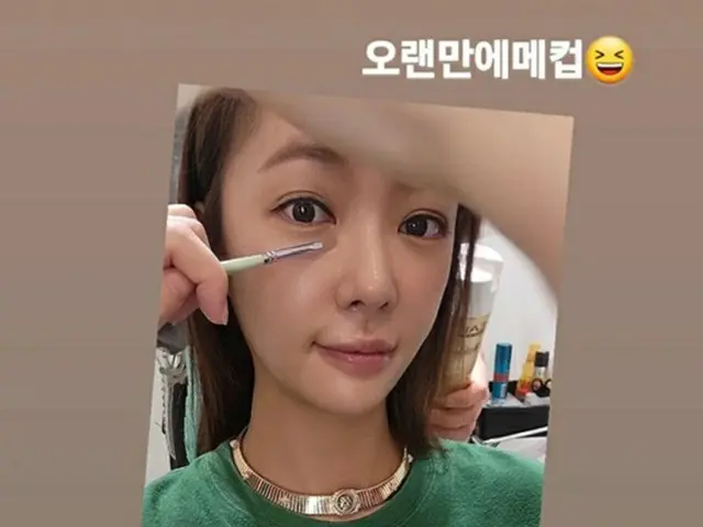 女優ファン・ジョンウム、出産後のダイエットは大成功？…「久しぶりのメイク」（画像提供:wowkorea）