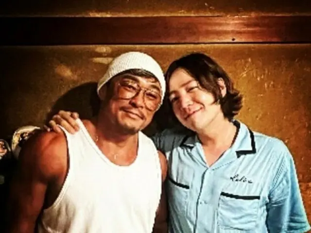 秋山成勲、俳優チャン・グンソクとの2ショットを公開「同じ干支」（画像提供:wowkorea）