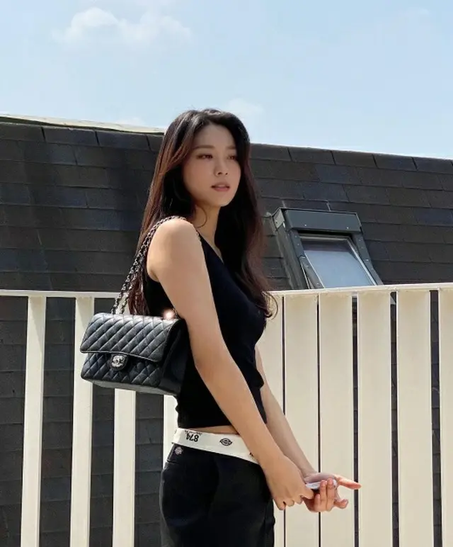 「AOA」ソリョン、オールブラックファッションでセクシー＆シックな魅力を発散（画像提供:wowkorea）
