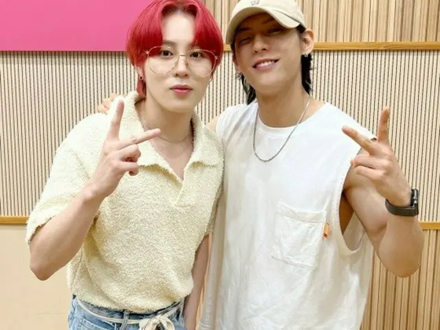 「キス・ザ・ラジオ」JIMIN（BTS）、ハ・ソンウンと電話し近況公開「個人の曲を作業中」（写真はハ・ソンウン（左）と「BTOB」イ・ミンヒョク、画像提供:wowkorea）
