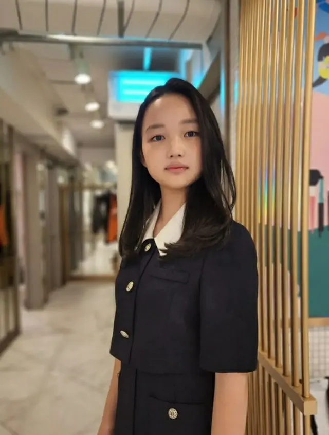 俳優キム・ウビン、再び美談誕生…子役女優チェ・ユリへ携帯電話をプレゼント（画像提供:wowkorea）