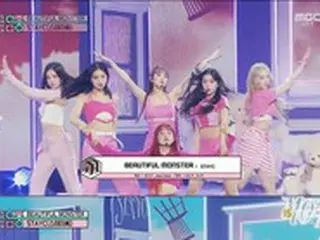 “全員センター”「STAYC」、カムバックステージで魅力発散…「ショー！K-POPの中心」に出演
