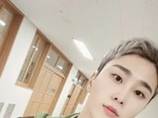 「Newkidd」のジングォン、金髪ヘアで反抗児の高校生に完璧変身…ドラマ「ストック・オブ・ハイスクール」出演