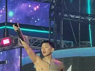 歌手パク・ジェボム、公演中に「曲を止めてください！」…観客を気づかう言葉に”感動”