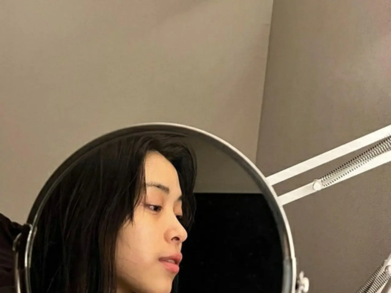 ITZY」リュジン、横顔が女優のよう…JYPガールズグループは「DALLA