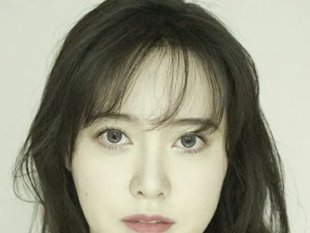 ”画家”ク・ヘソン、「グローバルアートフェアシンガポール2022」の広報大使に選定（画像提供:wowkorea）