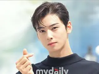 【フォト】チャウヌ（ASTRO）、たった今マンガ本から出てきた？…高級ブランドも美しく着こなすスタイル