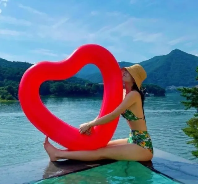 知英（ジヨン・元KARA）、セクシーなビキニ姿披露…自然の中で目を引くまぶしいスタイル（画像提供:wowkorea）