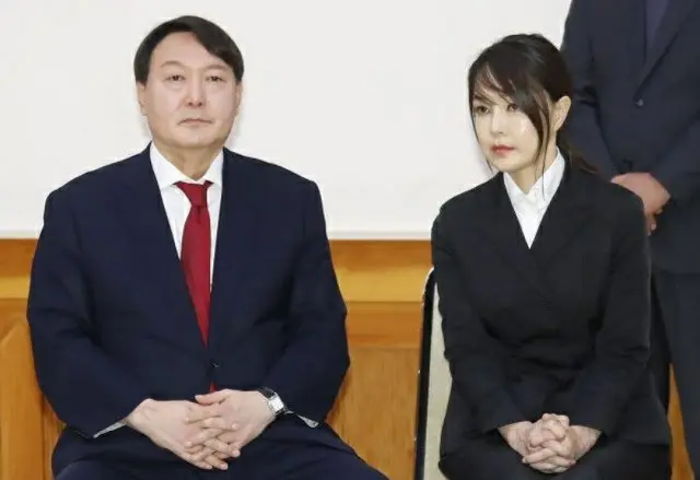 尹錫悦大統領（左）と金建希夫人（右）（画像提供:wowkorea）