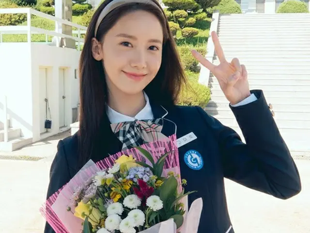 制服姿のユナ、どこから見ても10代…ファンも驚く童顔写真（画像提供:wowkorea）