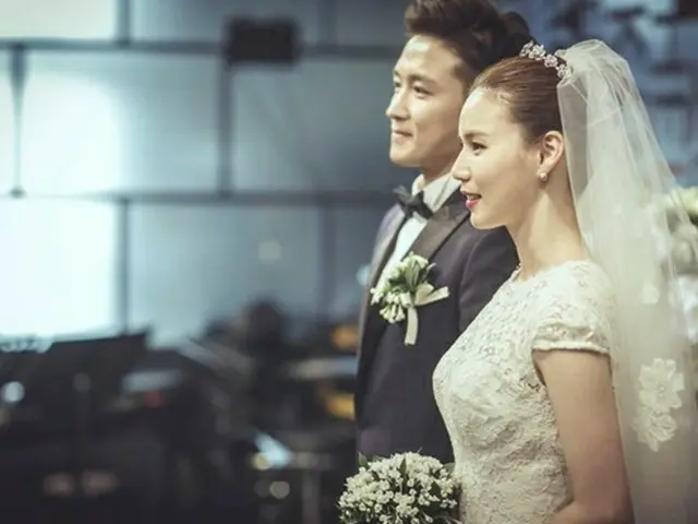俳優チン・テヒョンが、妻パク・シウンとの結婚7周年を祝った。（画像提供:wowkorea）