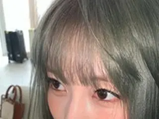 「TWICE」モモ、エナジー補給はやっぱり”ガブリチュウ”？…ツルツル美肌でラブリー