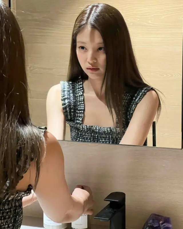 「BLACKPINK」JENNIE、まだまだ続く“永遠の清純ラブリー“...4万のコメントが応援（画像提供:wowkorea）