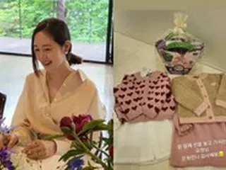 ソン・ユリ（Fin.K.L.）、ドアの前に置かれた双子へのプレゼントに「感動」…姉妹ルックなの？