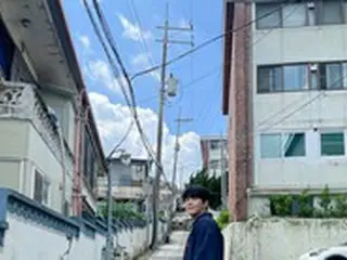 俳優キム・ソンホ、散歩するだけでこんなにかっこいい？…戻ってきた笑顔で近況を伝える