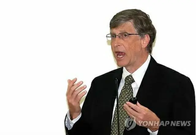 13年4月22日、国会議員会館で演説するゲイツ氏＝（聯合ニュース）