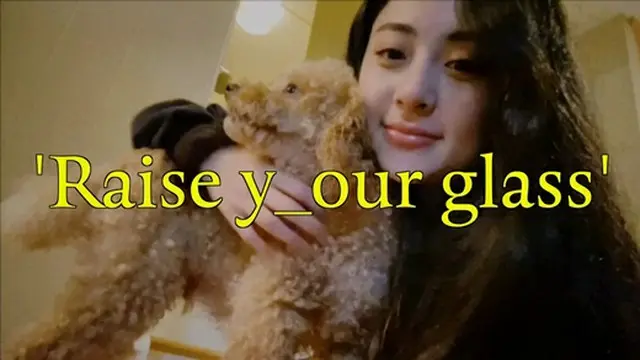 「LE SSERAFIM」ホ・ユンジン、自作曲「Raise y_our glass」披露…デビュー100日記念（画像提供:wowkorea）