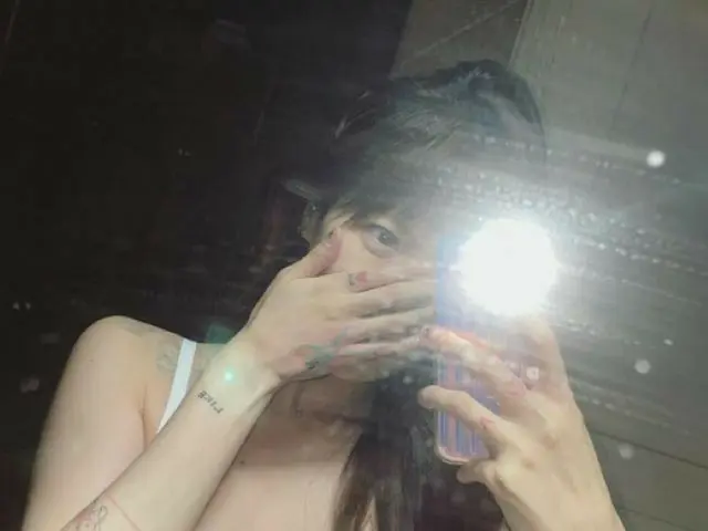 歌手ヒョナ、あまりにも破格的なのでは？下着姿だけのミラーセルフィー公開（画像提供:wowkorea）