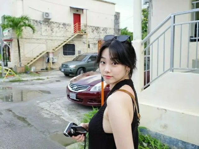カン・ミナ（元gugudan）、海外で自由なファッション…ホルターネック＆ホットパンツで「ホットボディー認証」（画像提供:wowkorea）