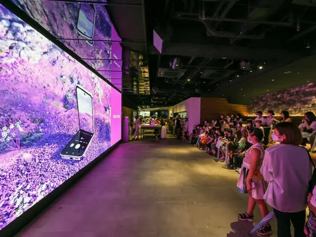 東京における「ギャラクシーZフリップ4×BTS」上映の様子（画像提供:wowkorea）